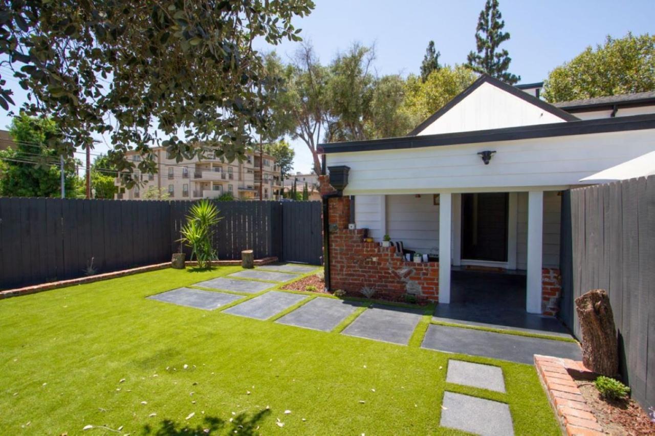 Dreamy Farmhouse In Studio City Los Angeles Exterior photo