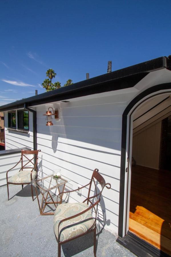 Dreamy Farmhouse In Studio City Los Angeles Exterior photo